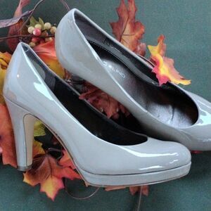 Bandolino Galleigh Heels 